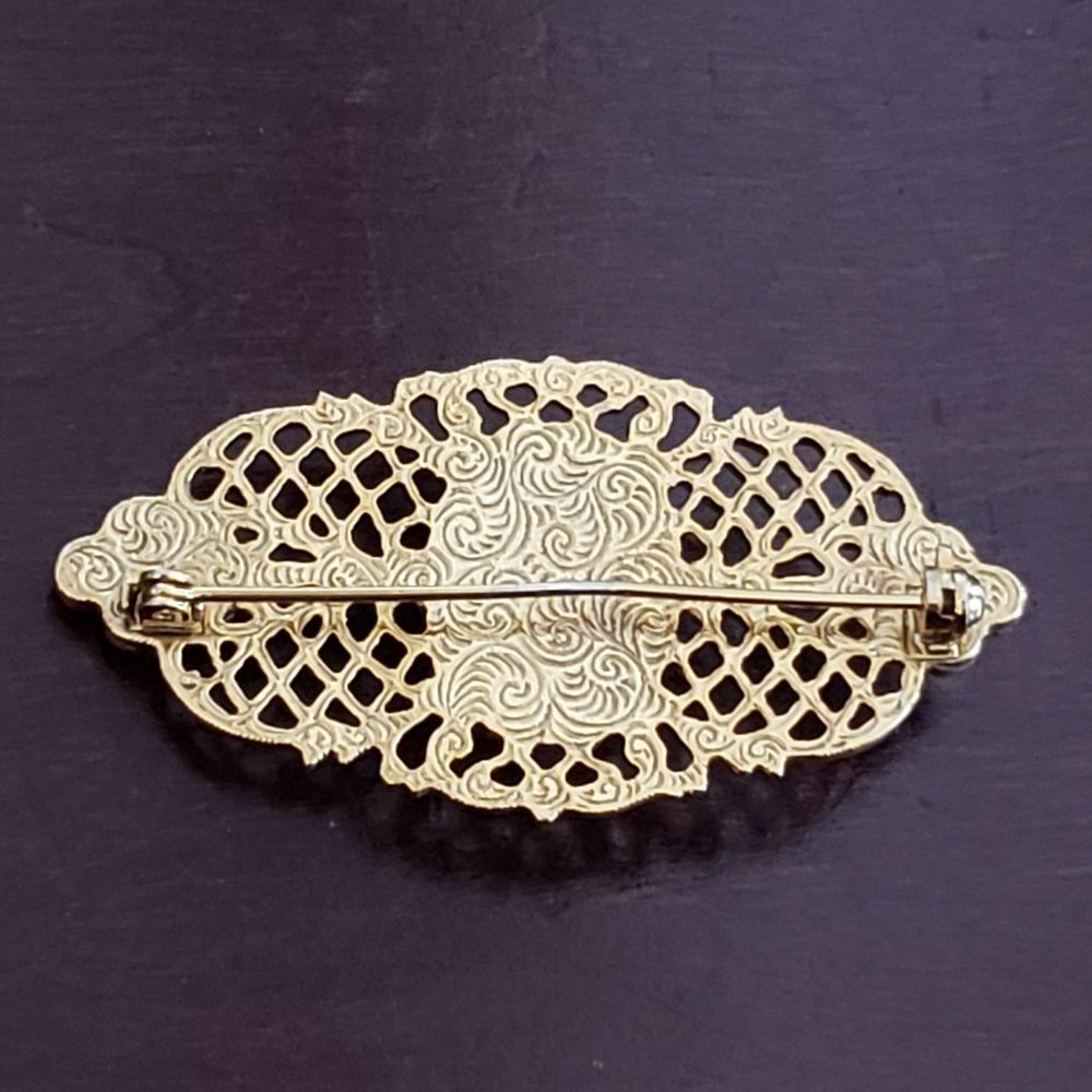 Lovely Vintage Pin Brooch Gold Tone Filigree Faux Cabochon Pearls C Clasp EUC - Picture 3 of 4